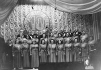 Выступление хора ветеранов войны и труда на 10-летнем юбилее клуба 