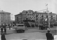 Памятник «Героическому труду машиностроителей, ковавших победу в тылу». 1970-е годы
