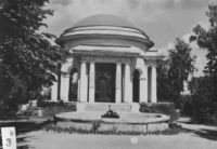 Фонтан у центральной ротонды. 1960-е годы