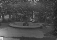 Сквер с фонтаном в квартале от ул. Свободы до ул. Володарского. 1960-е годы